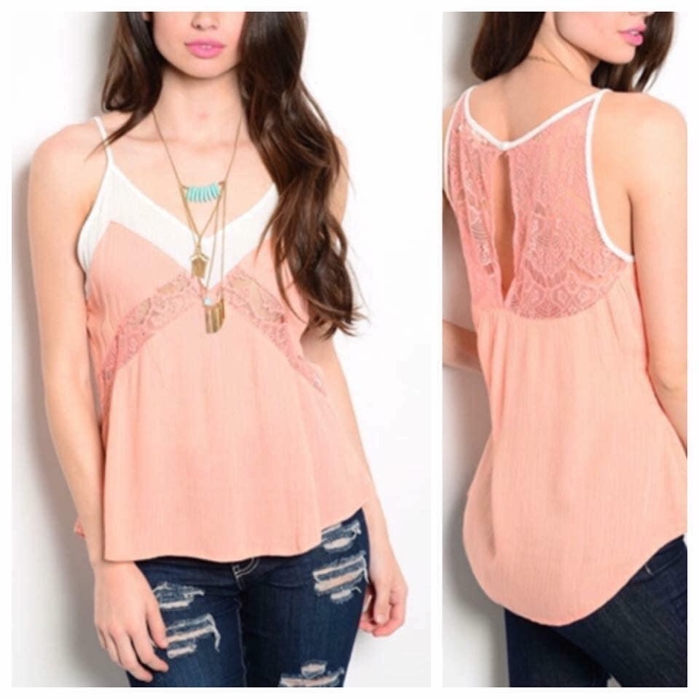 🆕🍑 peach & white top, lace accent